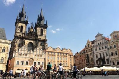 Tour en bicicleta por la ciudad de Praga de la ciudad nueva y el casco antiguo