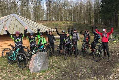 Cursos de bicicleta de montaña, visitas guiadas en bicicleta de montaña, trabajo en equipo
