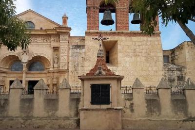 Transporte turístico a todas partes del país