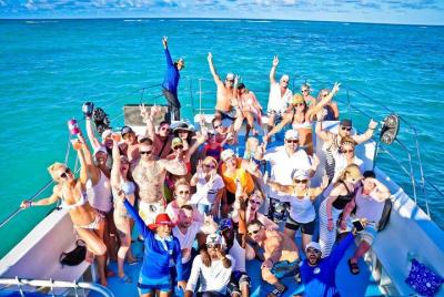 Paradise Boat VIP Snorkeling y fiesta + Tour de compras Punta Cana