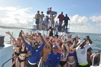Punta Cana Caribbean Party Boat con snorkel