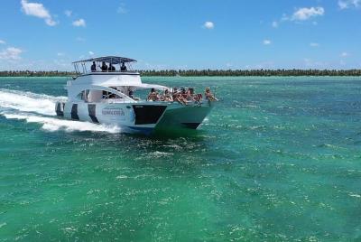 Fiesta en barco en catamarán Blue Marine y esnórquel en Punta Cana