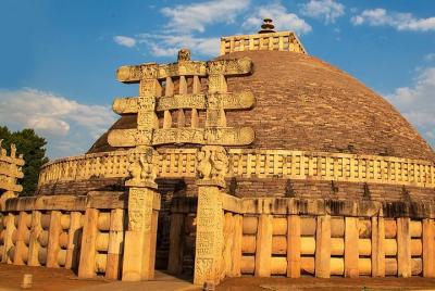 UNESCO y sitios históricos: Khajuraho, Sanchi Stupa, Gopachal, Bhimbetka (2N 3D)