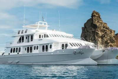 Crucero de 6 días con experiencia de lujo en Galápagos Crucero de 6 días con experiencia de lujo en Galápagos