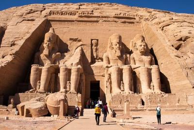 Tour de día completo a los templos de Abu Simbel desde Asuán Tour de día completo a los templos de Abu Simbel desde Asuán