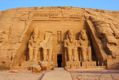 Compartiendo tour a Abu Simbel Tempels desde Aswan.
