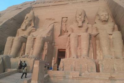 Excursión de un día a Abu Simbel desde Asuán en autobús