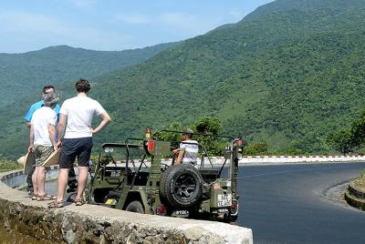 Tour privado de Hoi An a Hue en Jeep: viaje por el famoso Hai Van Pass Tour privado de Hoi An a Hue en Jeep: viaje por el famoso Hai Van Pass