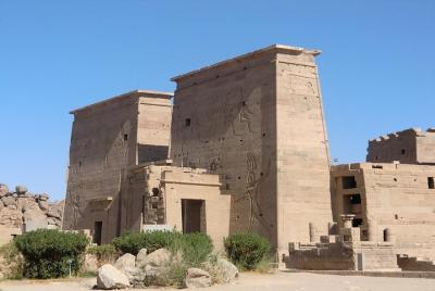 Asuán destaca la presa alta, el templo de Philae, el obelisco ina