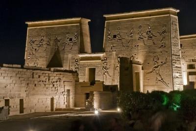 Espectáculo de luz y sonido en el templo de Philae con traslados privados en Asuán Espectáculo de luz y sonido en el templo de Philae con traslados privados en Asuán