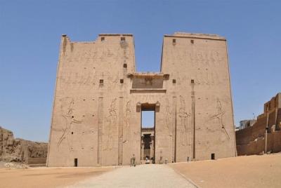 Crucero de 3 días por el Nilo desde Luxor a Asuán con guía egiptólogo Crucero de 3 días por el Nilo desde Luxor a Asuán con guía egiptólogo