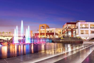 Tour nocturno de compras al centro comercial Festival City Mall e
