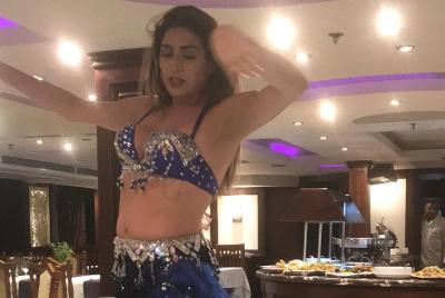 Espectáculo nocturno en el Cairo Nile Cruise con bailarina del vi