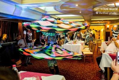 Disfruta de una cena en el bote en el río Nilo