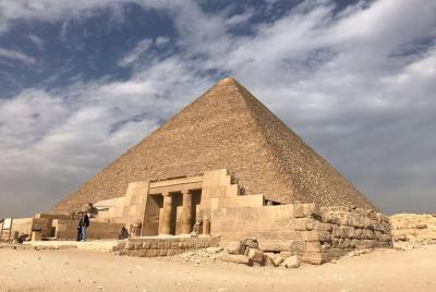 Excursión privada a las pirámides de Giza, la esfinge, Sakkara y 
