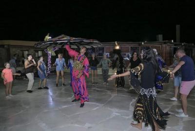 Cena especial beduina + viendo espectáculo oriental