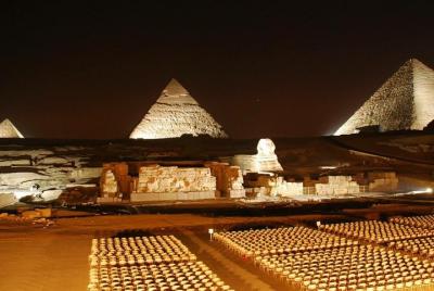 Espectáculo de luz y sonido de las pirámides de Giza por la noche