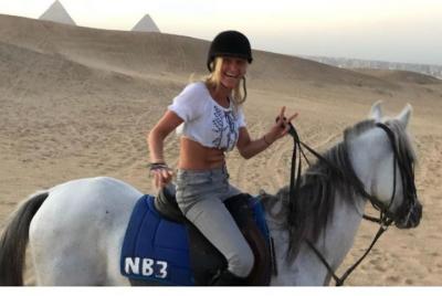 Noches árabes Puesta de sol Pirámides del Sahara Caballo árabe o 