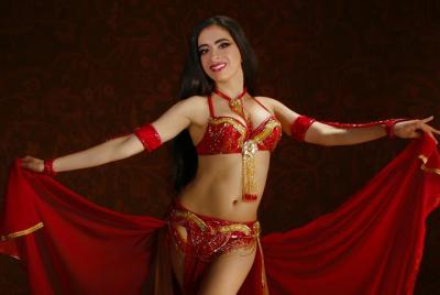 Cena crucero por el Nilo en El Cairo con danza del vientre y tras