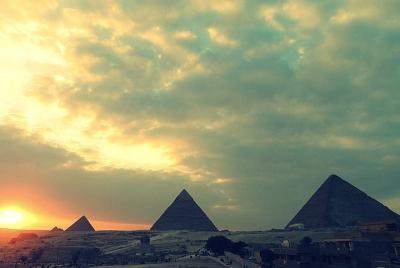 Tour nocturno al espectáculo de luces y sonido de las pirámides d