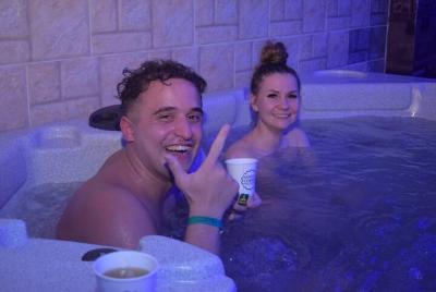 Baño marroquí y baño de vapor y mármol caliente y masaje de cuerp