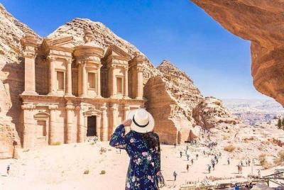 Excursión de día completo al Templo de Petra y al río Jordán - S  Excursión de día completo al Templo de Petra y al río Jordán - S