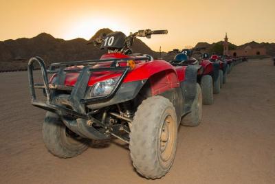 Safari al atardecer de 3 horas en quad y paseo en camello - Sharm El Sheikh  Safari al atardecer de 3 horas en quad y paseo en camello - Sharm El Sheikh
