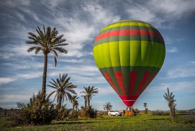 Vuelo en globo al amanecer en Marrakech con desayuno bereber Vuelo en globo al amanecer en Marrakech con desayuno bereber