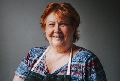 Comida tradicional húngara en casa cocina experiencia