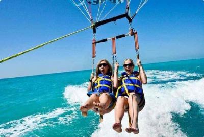 Hurghada: aventura en parasailing con recogida en el hotel