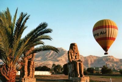 Paseo en globo aerostático en Luxor durante el amanecer