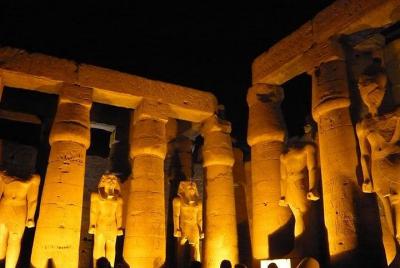 Espectáculo de luz y sonido en el templo de Karnak en Luxor