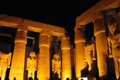 Espectáculo de luz y sonido en los templos de Karnak de Luxor