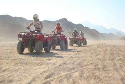 Excursión matutina al desierto en quad por Marsa Alam