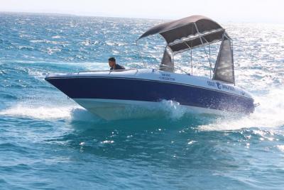 Lancha motora privada de 2 horas y esnórquel con deportes acuátic