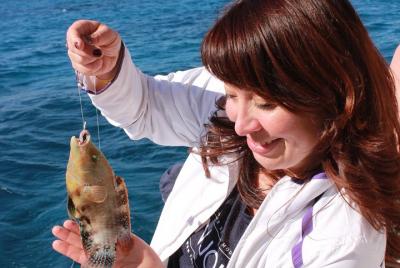 Excursión en barco de pesca de día completo y esnórquel con almue