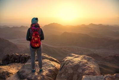 Amanecer en el monte Sinaí. Viaje desde Sharm el Sheikh Amanecer en el monte Sinaí. Viaje desde Sharm el Sheikh