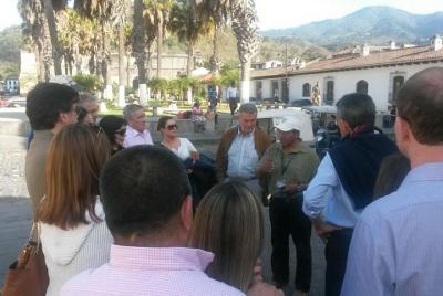 Recorrido A Pie En Grupo Por Antigua En Guatemala