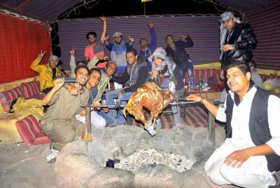 Desert Magic, noche beduina, paseo en camello, espectáculo y cena beduina - Sharm El-Sheikh