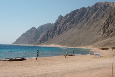 Parque Nacional de 3 piscinas y recorrido por la ciudad en Dahab y paseo en camello en autobús - Sharm El Sheikh