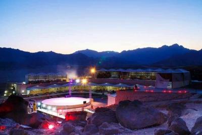 super safari 4x1 cena beduina, paseo en camello, espectáculo, qua