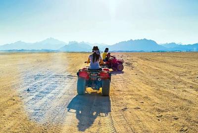 Sea Trip & Desert ATV Parasailing Twister Boat con transporte privado-Hurghada  Sea Trip & Desert ATV Parasailing Twister Boat con transporte privado-Hurghada