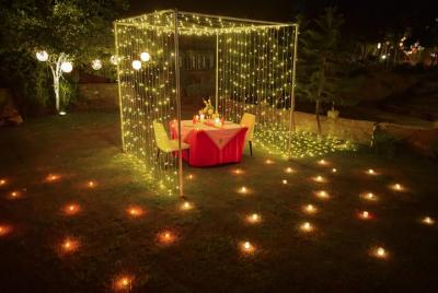 Sesión de fotos de Instagram con cita romántica para cenar - Fairy Light Cabana