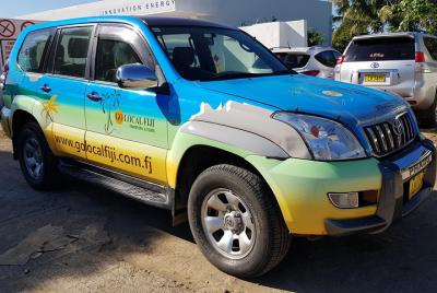 Traslado privado: Pacific Habour al aeropuerto de Nadi - Vehículo de 5 a 8 asientos