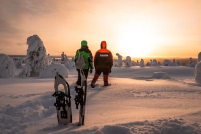 Tour con raquetas de nieve y pesca en hielo en Levi Tour con raquetas de nieve y pesca en hielo en Levi