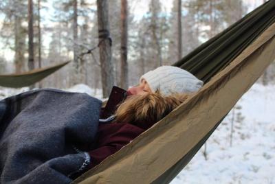 Cocooning en el bosque de HaliPuu: la relajación hamaca ártica definitiva Cocooning en el bosque de HaliPuu: la relajación hamaca ártica definitiva