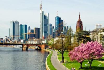 Visita turística privada de Frankfurt con transporte aéreo de de ida y vuelta Visita turística privada de Frankfurt con transporte aéreo de de ida y vuelta