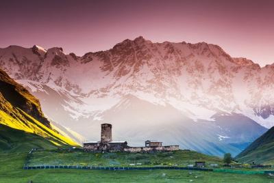 Tour privado de 12 días por Karlo-Carlo o Nick