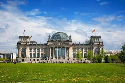 Tour privado: explorando los lugares de interés de Berlín en coche con paradas fotográficas Tour privado: explorando los lugares de interés de Berlín en coche con paradas fotográficas