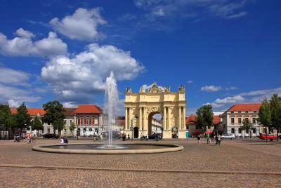 Potsdam: Tour privado con un vehículo - ¡Incluye tiempo para entradas al palacio! Potsdam: Tour privado con un vehículo - ¡Incluye tiempo para entradas al palacio!